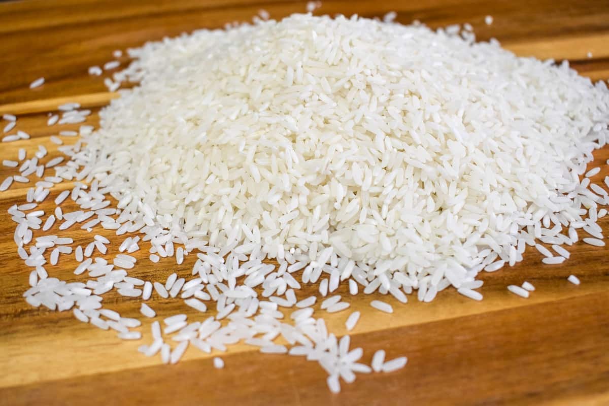 https://www.cook2eatwell.com/wp-content/uploads/2018/05/Uncooked-White-Rice-Image.jpg
