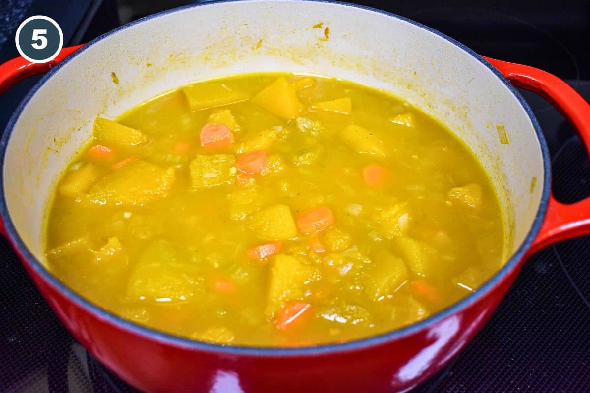 The soup in a pot after cooking but before being processed.